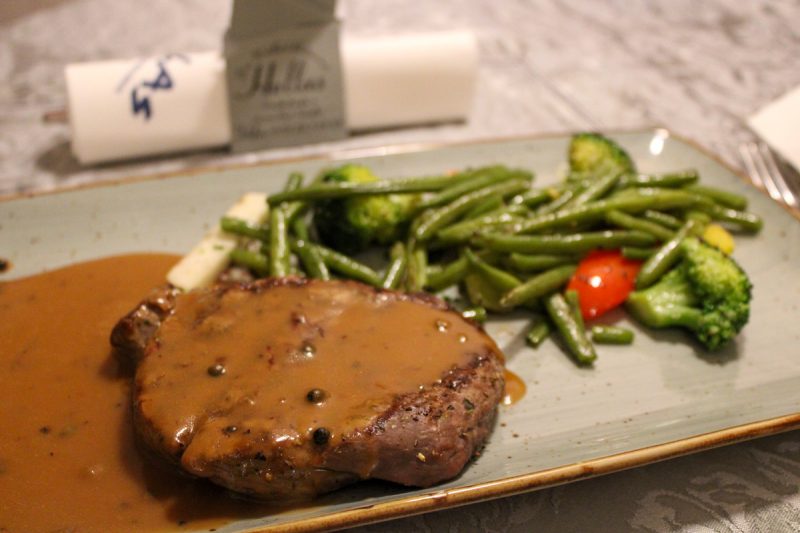 Rinderfilet Piperato mit grünen Bohnen und Brokkoli